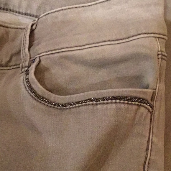 2 Pairs WHBM jeans “the Skinny“ size 6 Gray Cream - Picture 13 of 16